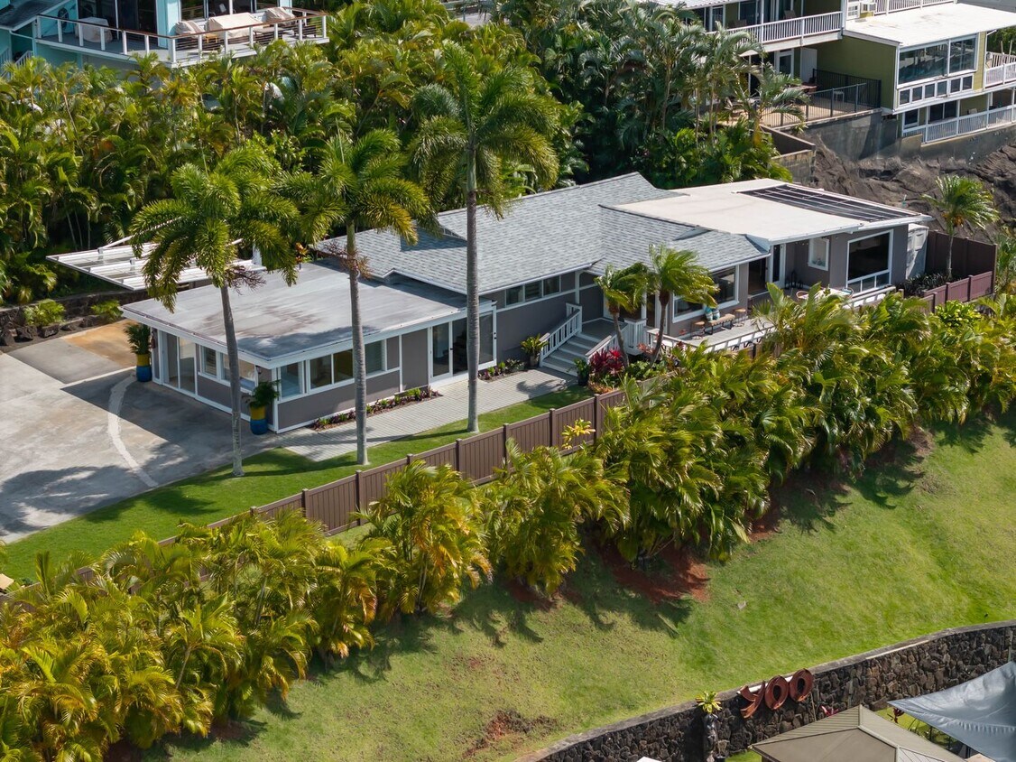 Foto principal - Scenic Hilltop Home with Pool & Views – 4B...