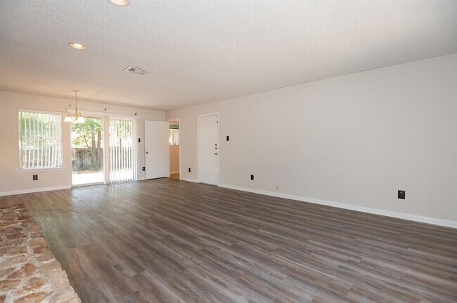 Building Photo - 2011 Malvern Hill Dr