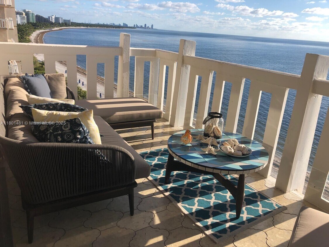 Foto principal - 1111 Crandon Blvd