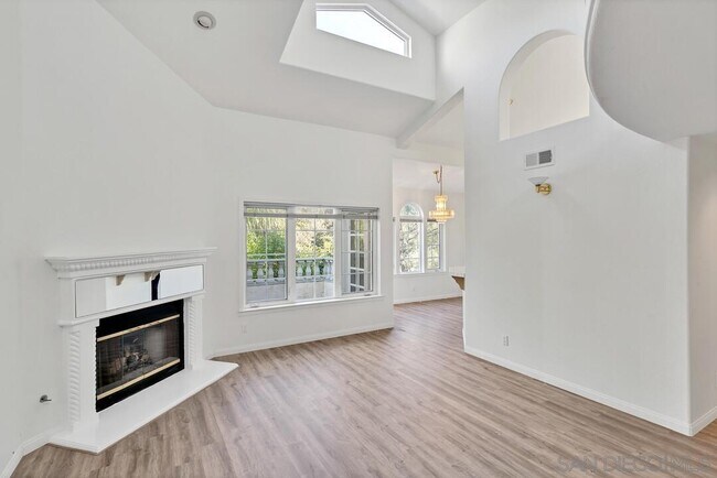 Foto del edificio - 2848 Torrey Pines Rd