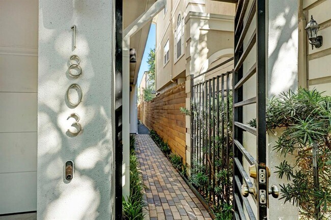 Foto del edificio - 1803 Woodhead St