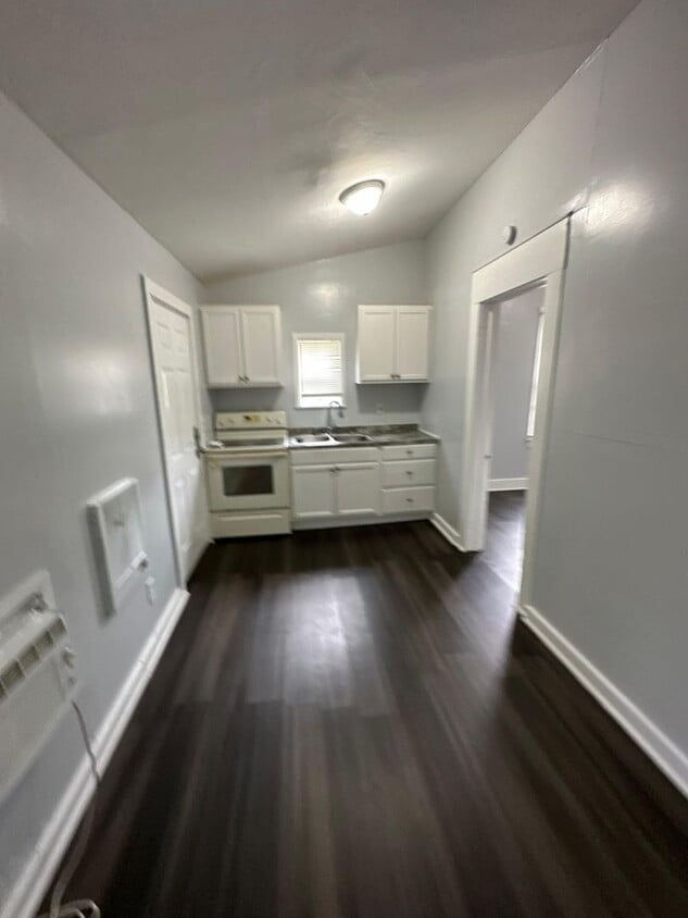 Primary Photo - 1347 W 5th St