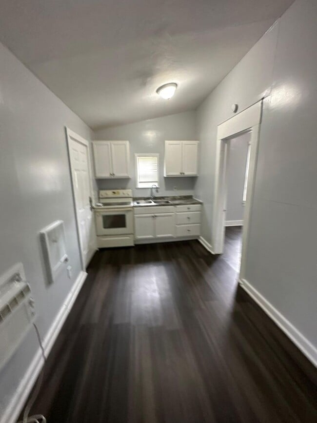Photo - 1347 W 5th St Apartment