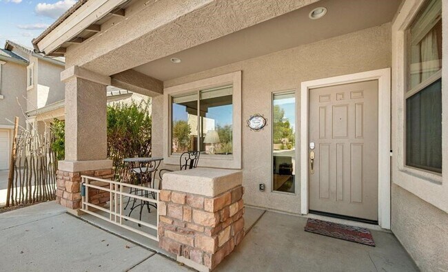 Foto del edificio - Gorgeous Phoenix Pool Home For Lease