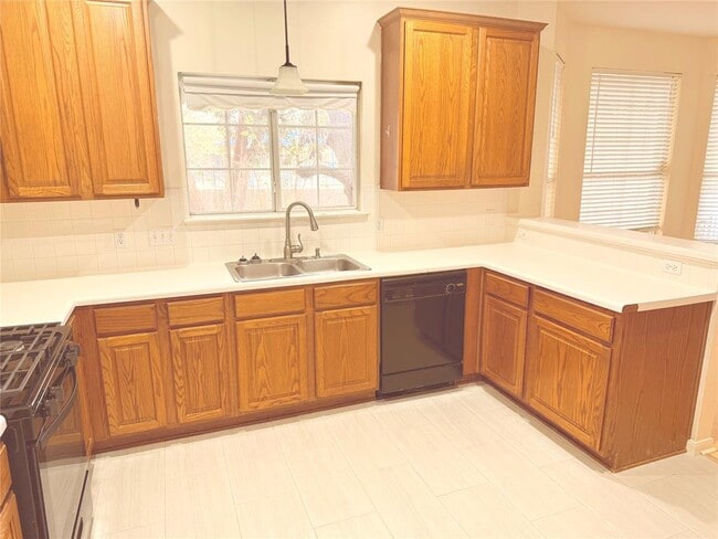 Building Photo - 2438 Falcon Dr