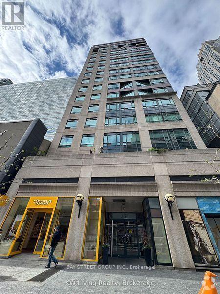 Building Photo - 102-102 Bloor St W