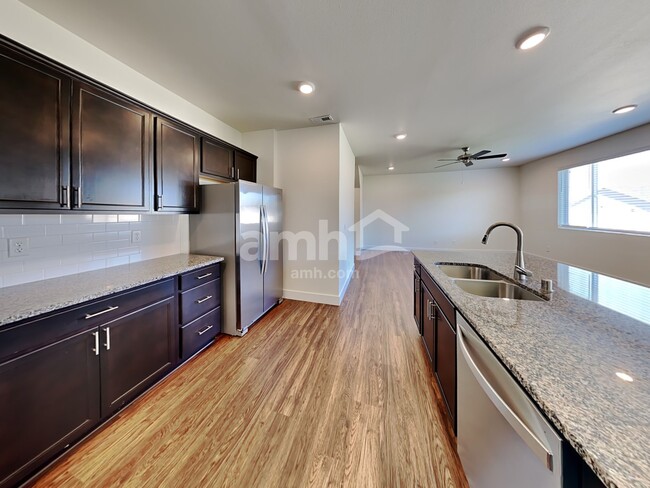 Building Photo - 1611 194th St E