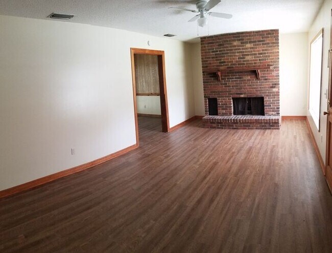 Foto del edificio - 1705 NE 28th St