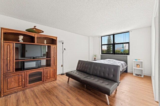 Foto del edificio - 9300 Bay Harbor Ter