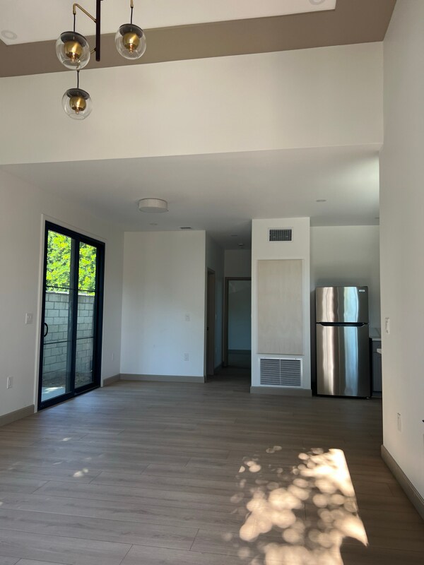 Foto del edificio - 919 Wildrose Ave