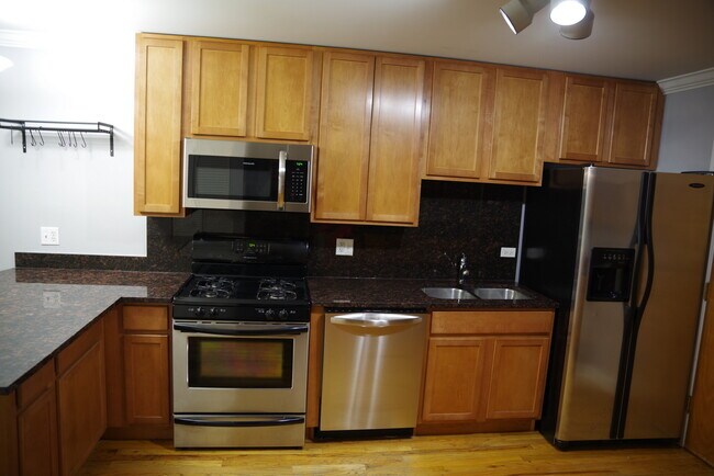 Foto del edificio - 1514 W Pratt Blvd
