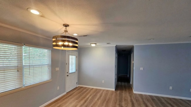 Building Photo - 729 Legion Dr