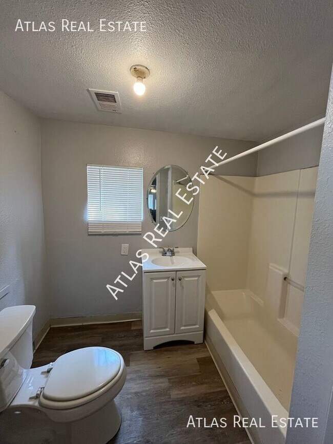 Foto del edificio - Cozy 2 bedroom home near Southeast Park Hill