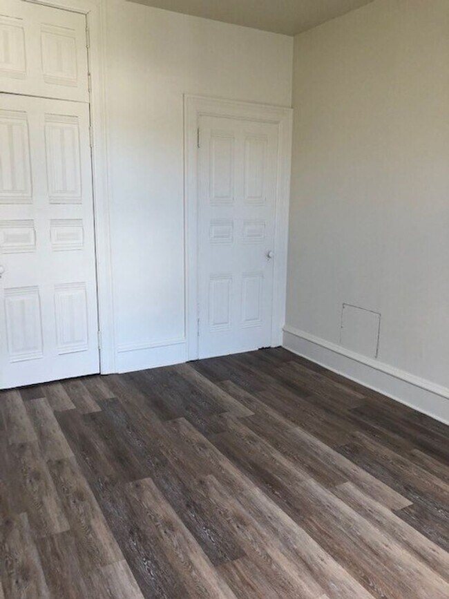 Foto del edificio - 318-320 W Market St