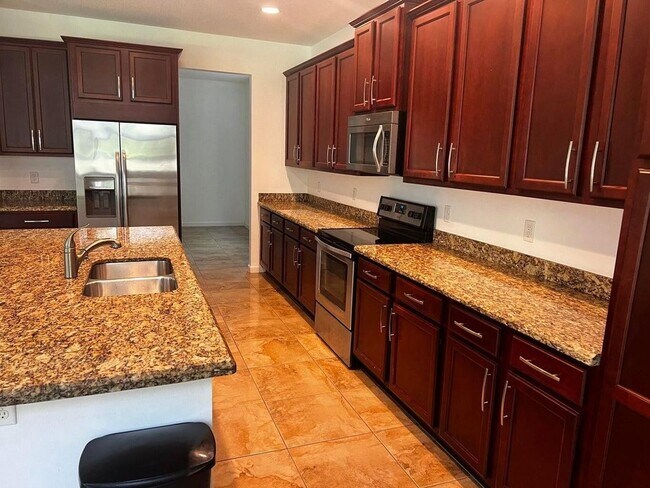 Building Photo - 9555 Phipps Ln