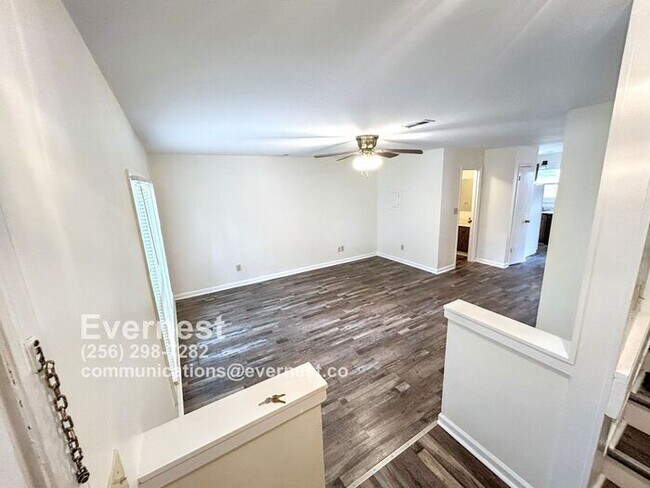 Foto del edificio - 2-Bedroom Home with Modern Amenities Near ...