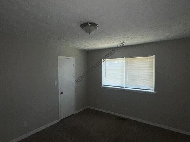 Building Photo - 228 N Choctaw Ave