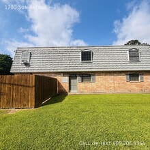 Building Photo - 1700 Sun Ave
