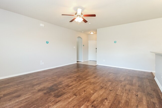 Foto del edificio - 3112 Royal Crest Dr