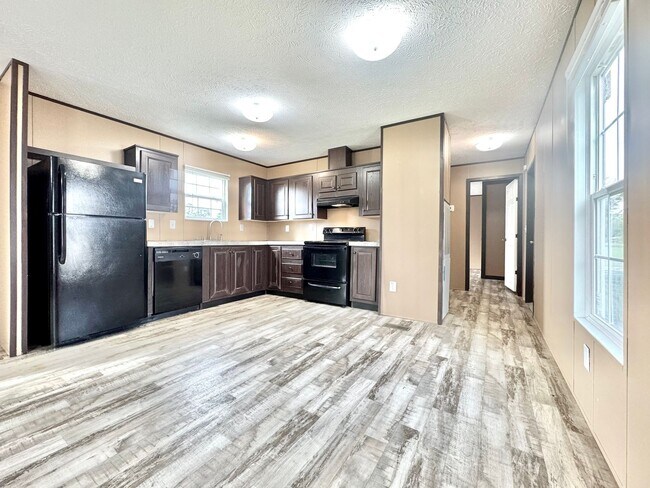 Building Photo - Spacious 3 Bed, 2 Bath Mobile Home in Gonz...