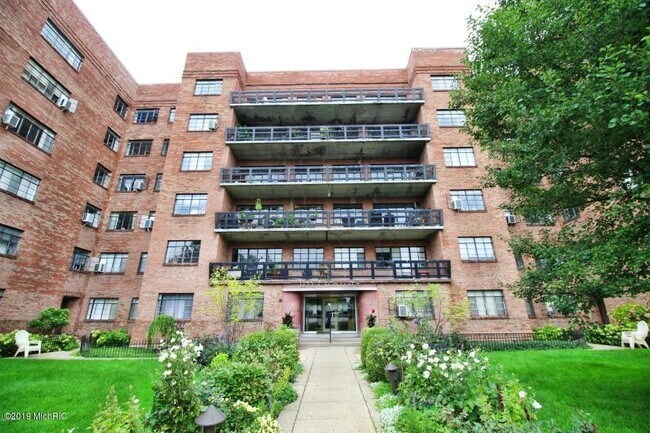 Foto del edificio - 505 Cherry St SE