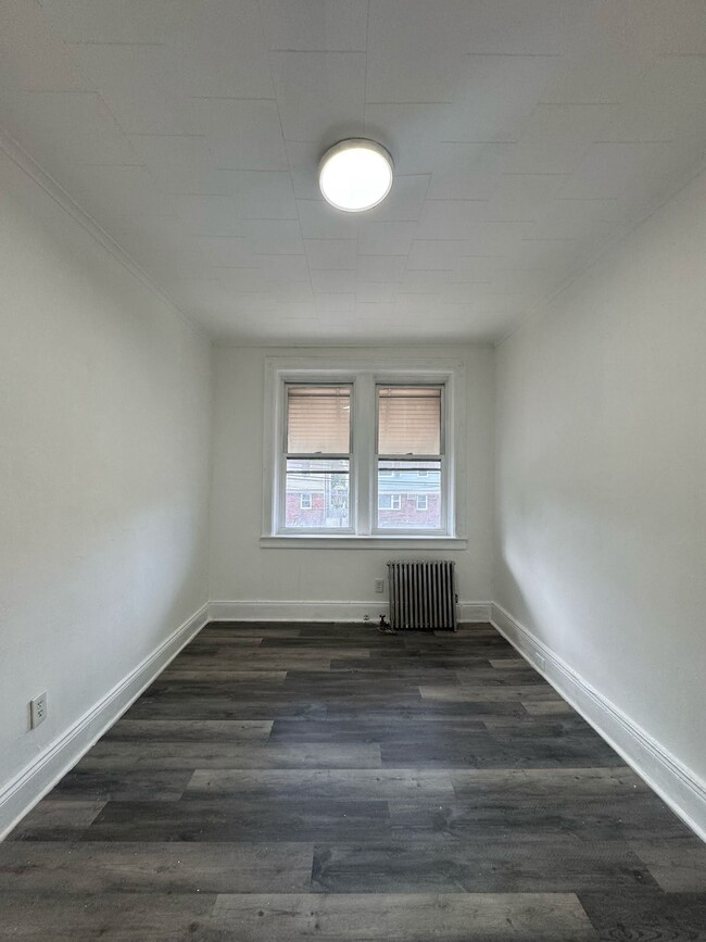 Building Photo - 124 Mallory Ave