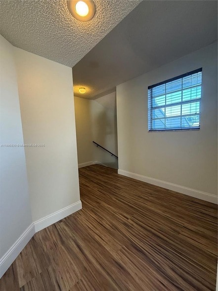 Building Photo - 2646 SE 19th Ct