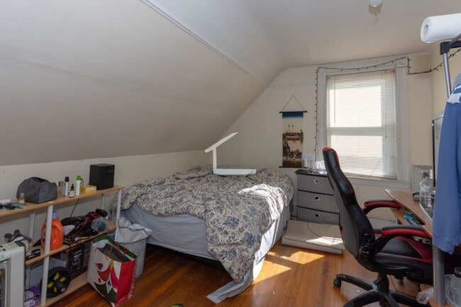 Building Photo - 9/1 Great deal on a 4BR in Allston near Ha...