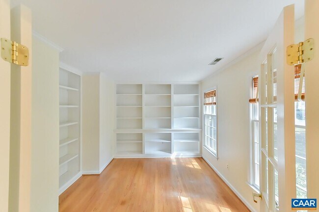 Building Photo - 1012 Wildmere Pl