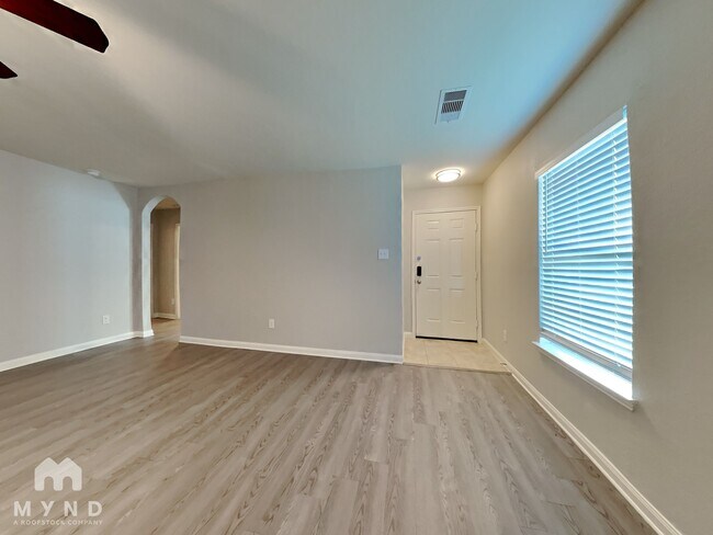 Foto del edificio - 5715 Rainbow Rd.