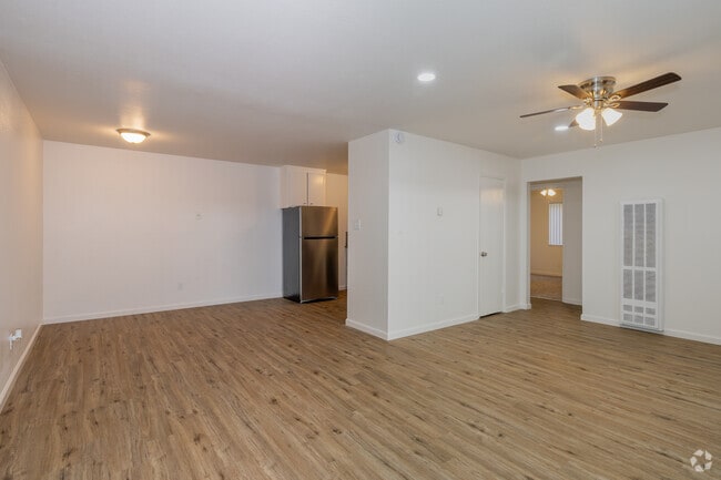 2BR, 1BA - 840SF - Living Room / Dining Room - Park Hills Place