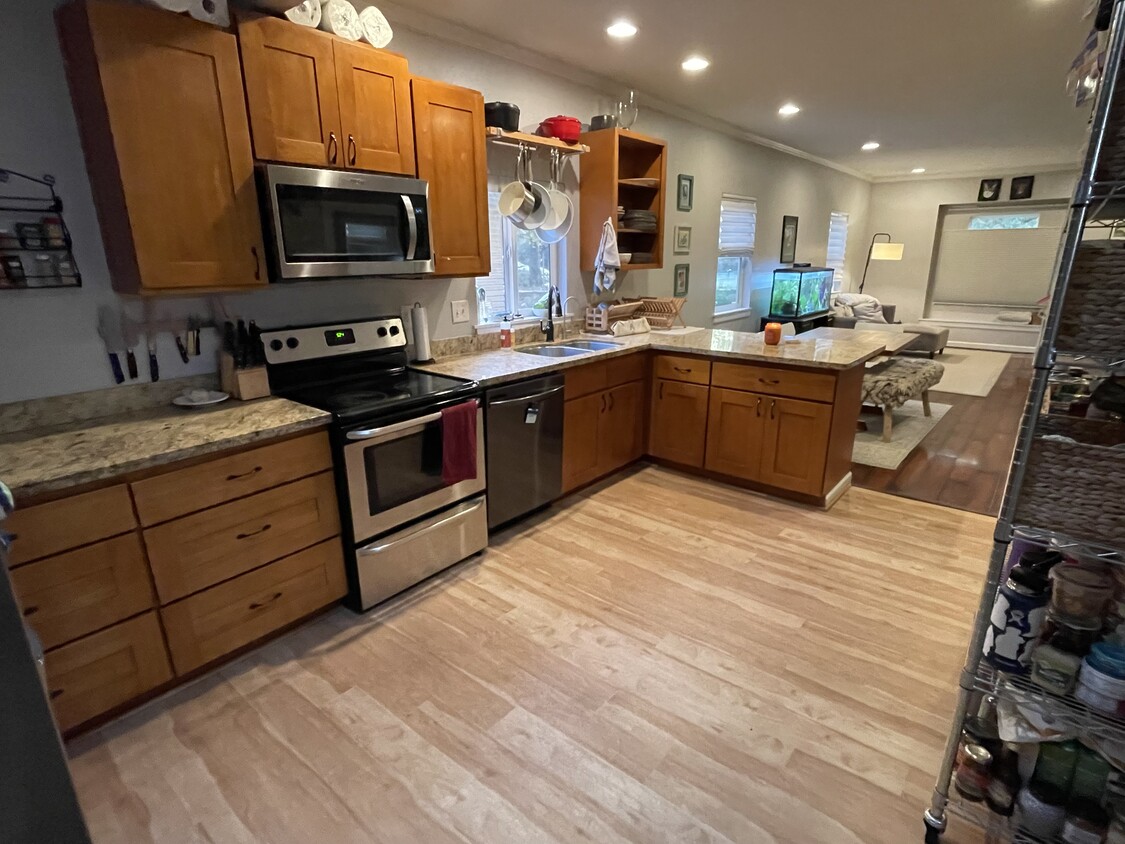 Full Kitchen with Stainless Appliances and Granite Counters - 6516 Rainier Ave S