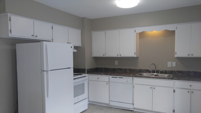 Building Photo - 2353 Colonial Hills Southaven, MS