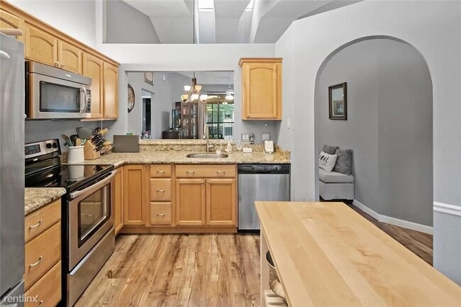 Building Photo - 3 br, 2 bath Condo - 9846 NW 1st Ct