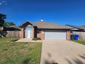 Building Photo - 2825 Astor Dr