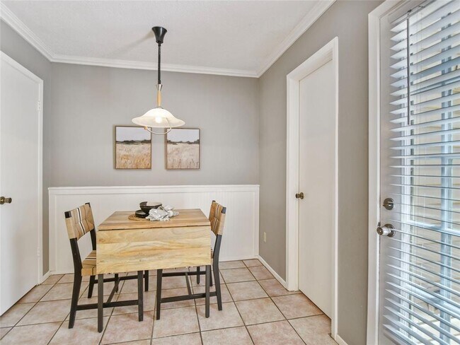 Foto del edificio - 8400 Jamestown Dr