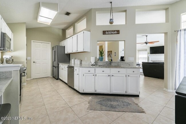 Building Photo - 114 Colombard Ct