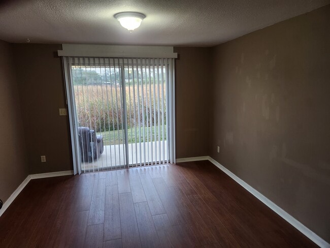 Building Photo - 1215 Skyview Blvd