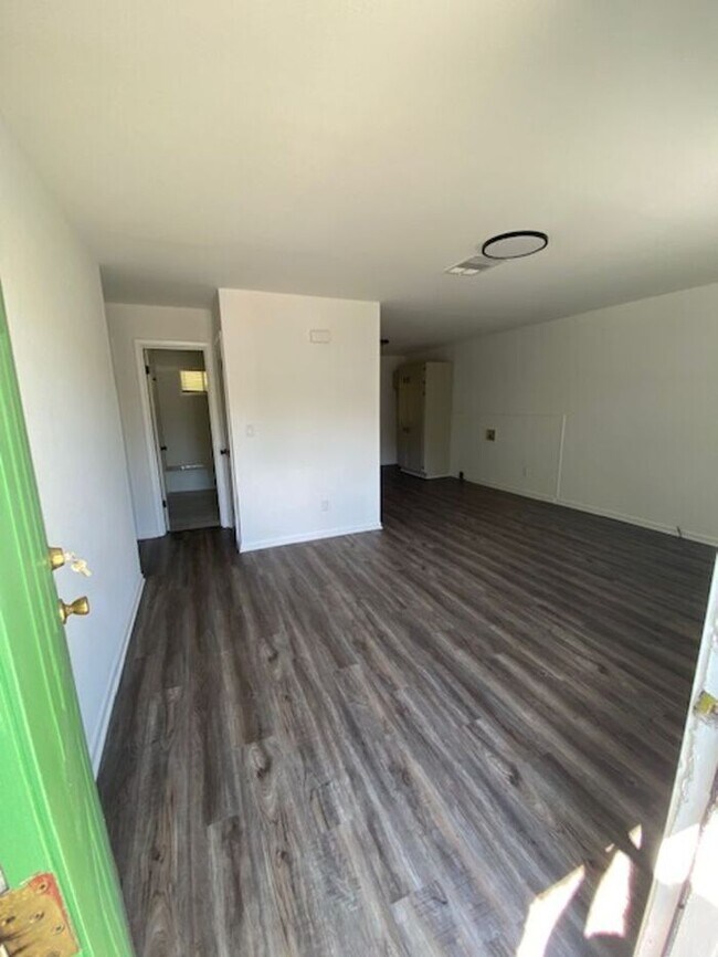 Foto del edificio - 100 Burdine Rd