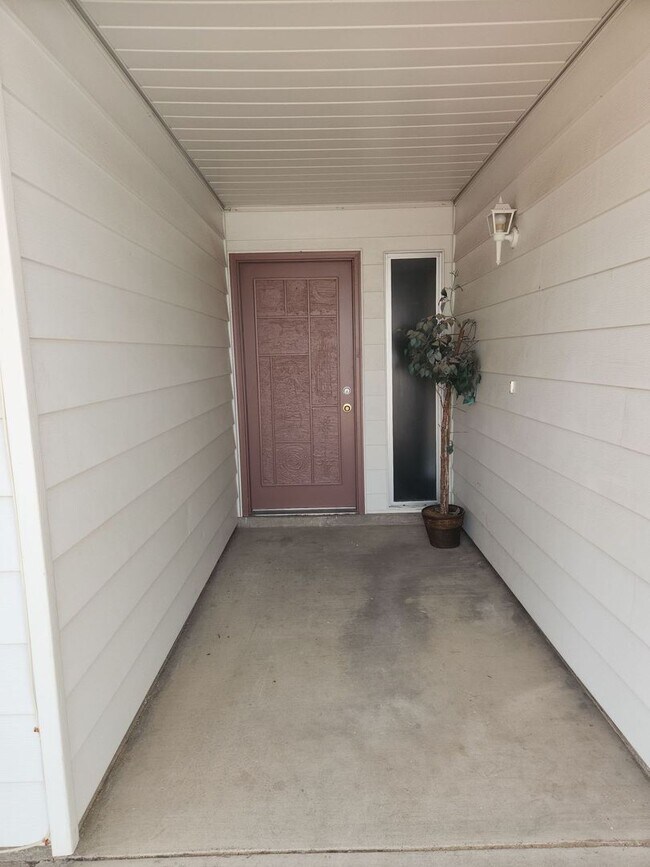 Foto del edificio - A Fabulous 3 Bedroom Single Story Home wit...