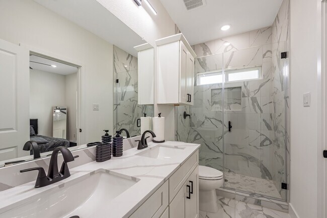 Foto del edificio - 8328 Corinth St