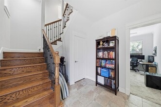 Building Photo - 214 W 28th St