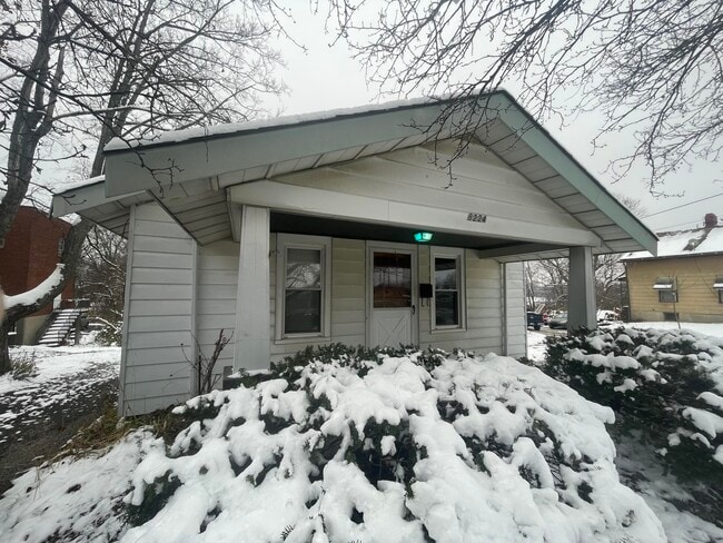 Foto del edificio - 8224 W Main St