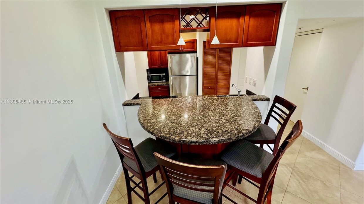 Primary Photo - 540 Brickell Key Dr