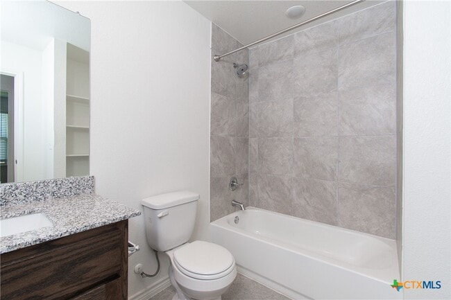 Building Photo - 121 Wind Ridge Dr