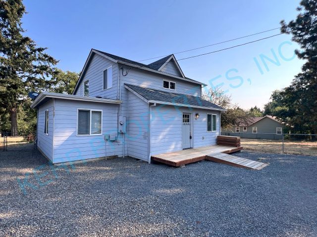 Primary Photo - Beautiful 1704 sq ft 3 bedroom home locate...