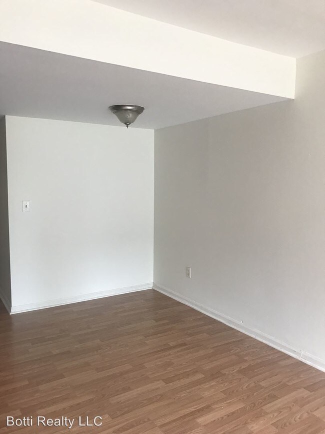 Building Photo - 4131 Eastridge Dr