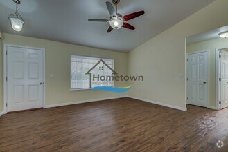 Building Photo - 2570 N Sparrow Loop