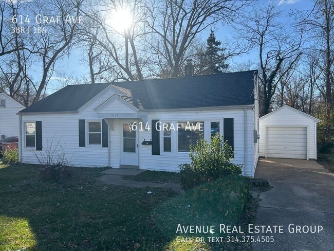 Building Photo - Charming 3-Bedroom Gem on Graf Ave – Cozy ...