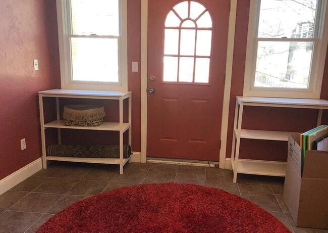 Building Photo - 124 Bynner St